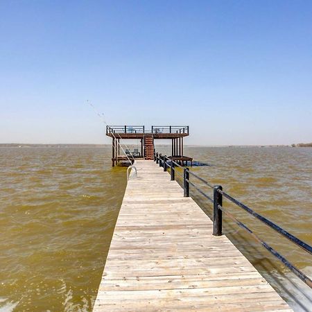 Cedar Creek Lakefront Vacation Rental With Pool Gun Barrel City Exterior foto