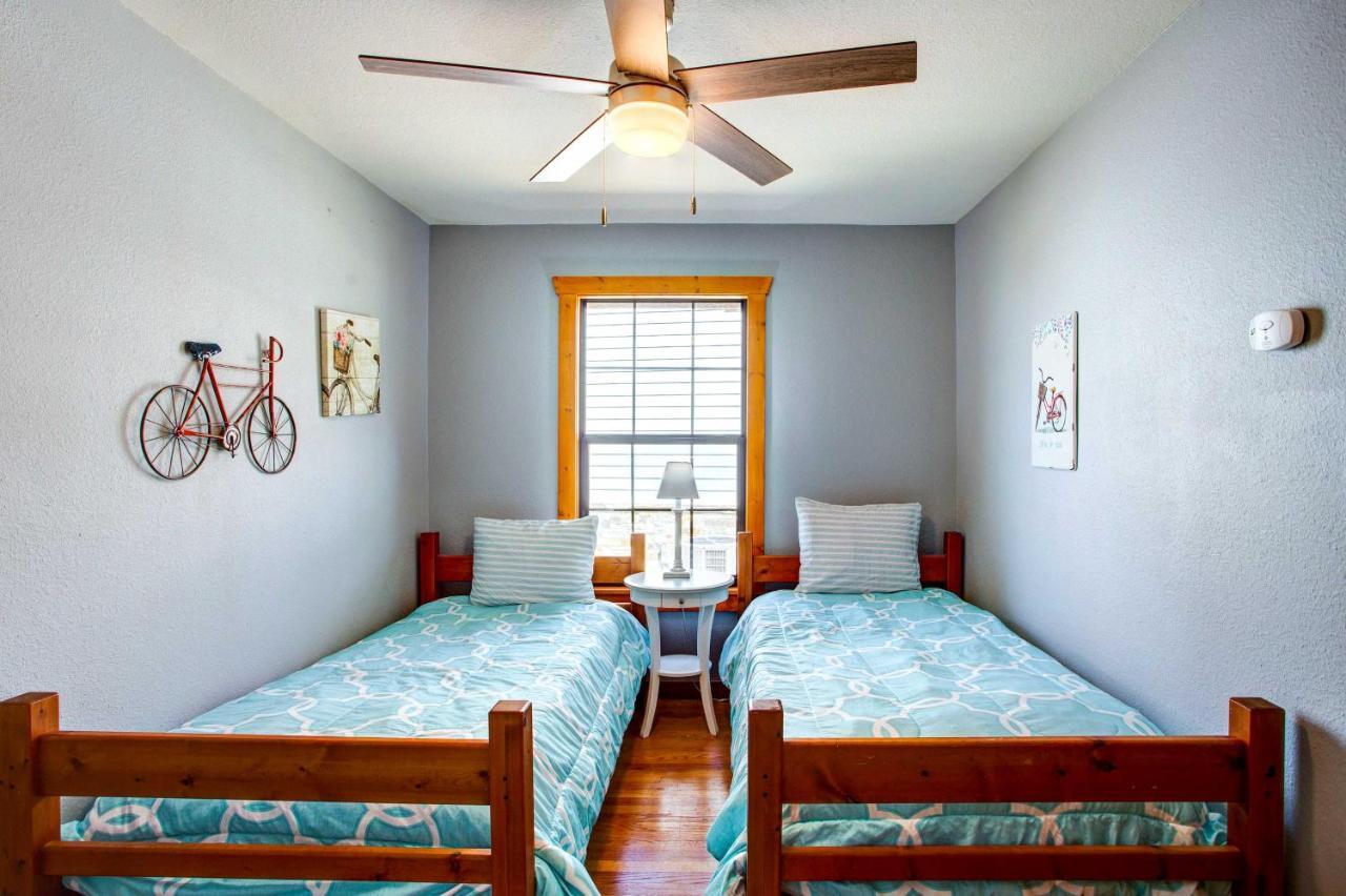 Cedar Creek Lakefront Vacation Rental With Pool Gun Barrel City Exterior foto