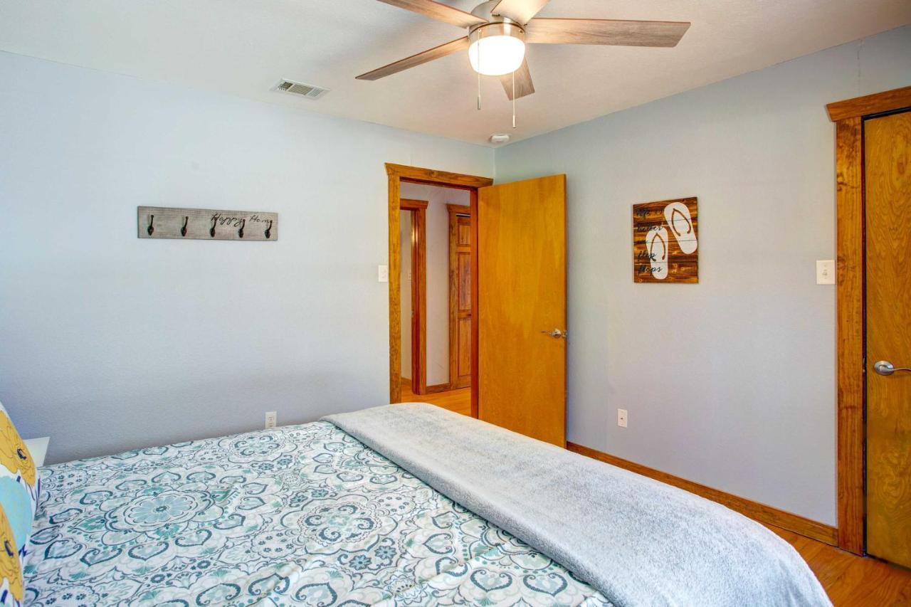 Cedar Creek Lakefront Vacation Rental With Pool Gun Barrel City Exterior foto