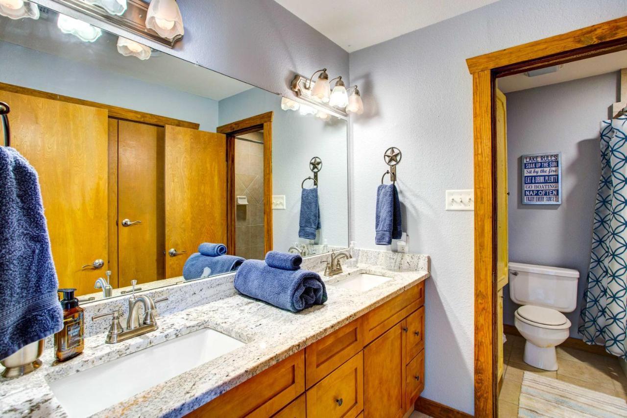 Cedar Creek Lakefront Vacation Rental With Pool Gun Barrel City Exterior foto